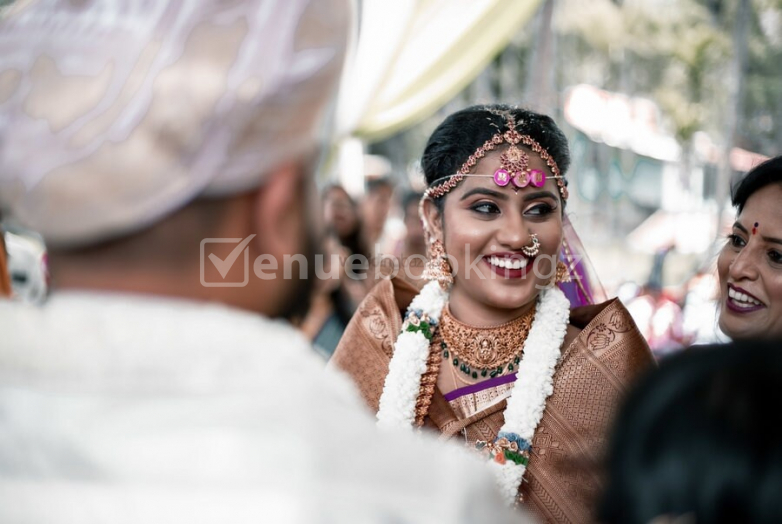 Bonds & Tales , Bangalore