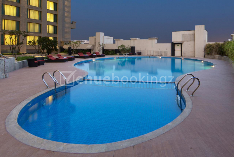 Unique poolside venues in Guragoan for engagement function 
