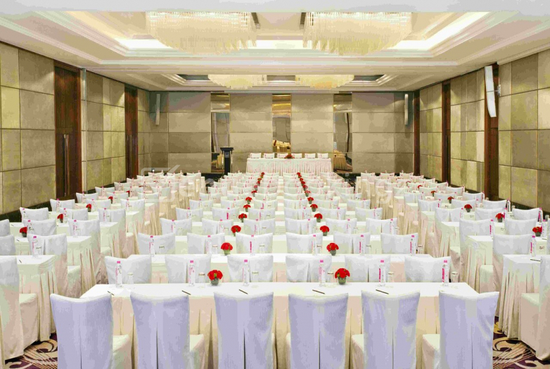 Small Party Halls in Holiday Inn Mayur Vihar Delhi