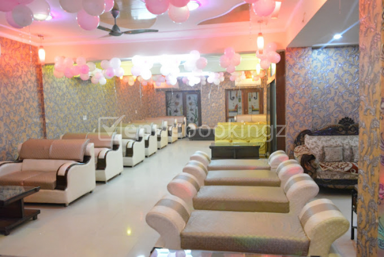 Banquet Halls  in Veggie Inn Shahdara Delhi