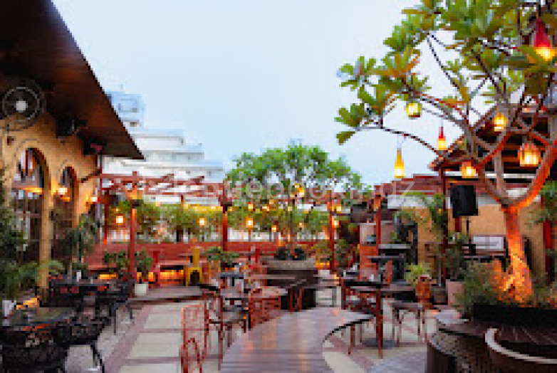 Birthday Party Place/Venue in Brewocrat Brewery Skybar & Kitchen Sector 47 in Brewocrat Brewery Skybar & Kitchen Sector 47 Gurgaon
